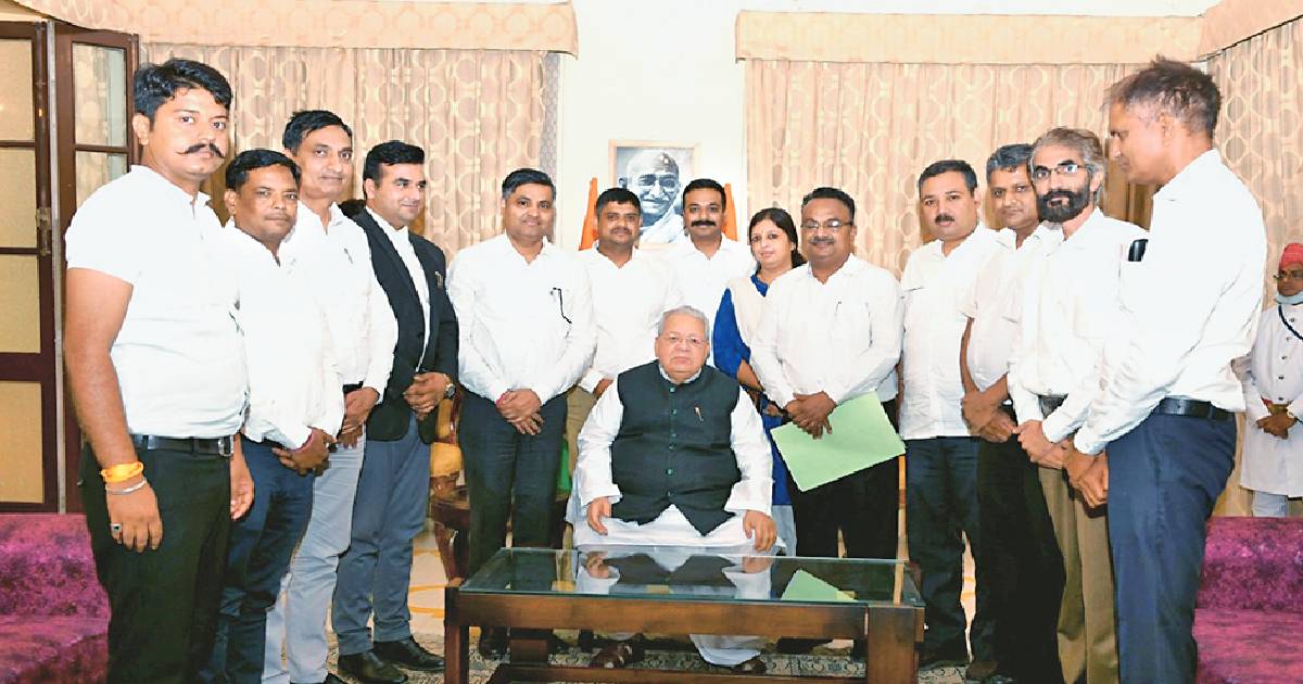 Sikar suicide: Lawyers meet Guv with welfare demands